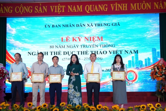 Xã Trung Giã khen thưởng các tập thể, cá nhân có thành tích trong phong trào thể dục, thể thao