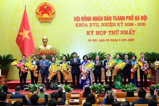 Đồng chí Phùng Thị Hồng Hà tiếp tục được bầu giữ chức vụ Chủ tịch HĐND thành phố Hà Nội khóa XVII
