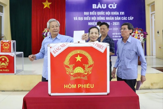 Chủ tịch UBND TP Hà Nội khen nhiều tập thể, cá nhân của xã Hồng Vân