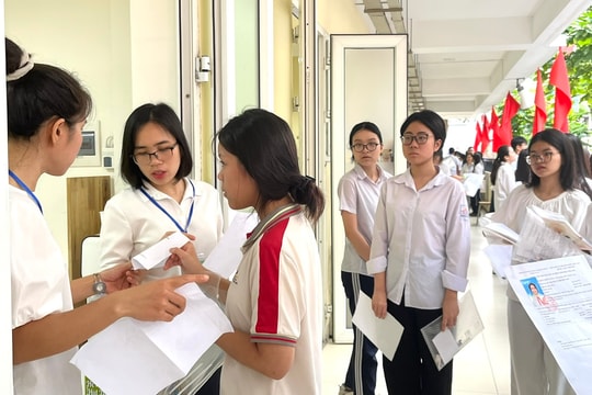 Từ ngày 10-4 đến 17-4, học sinh Hà Nội đăng ký dự tuyển lớp 10 công lập