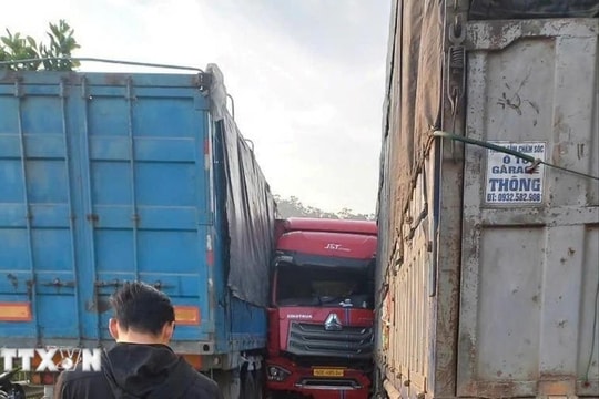 Va chạm liên hoàn 4 ôtô trên đường Hồ Chí Minh, giao thông ùn ứ nhiều giờ