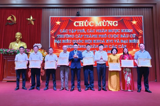 Xã Phú Xuyên: Vinh danh các tập thể, cá nhân xuất sắc trong công tác bầu cử