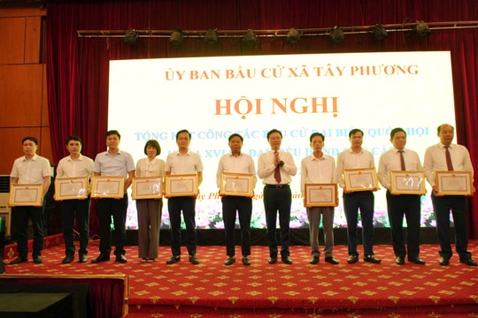 Xã Tây Phương tổng kết công tác bầu cử, khen thưởng nhiều tập thể, cá nhân