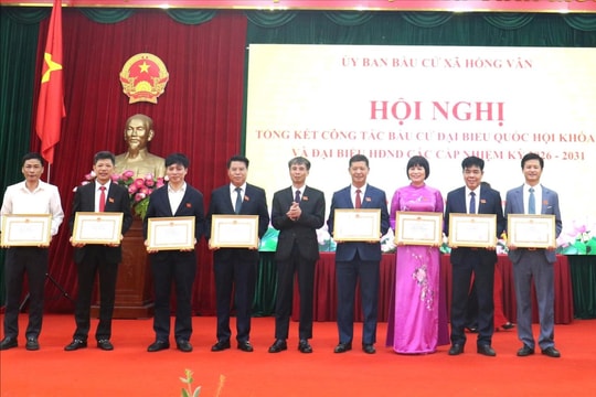 Xã Hồng Vân tổng kết công tác bầu cử, khen thưởng nhiều tập thể, cá nhân