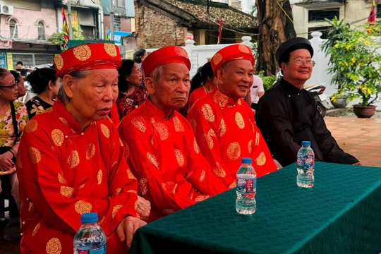 Rộn ràng lễ kỷ niệm ngày sinh Đức thánh Bảo Hựu tại làng Đông Xã