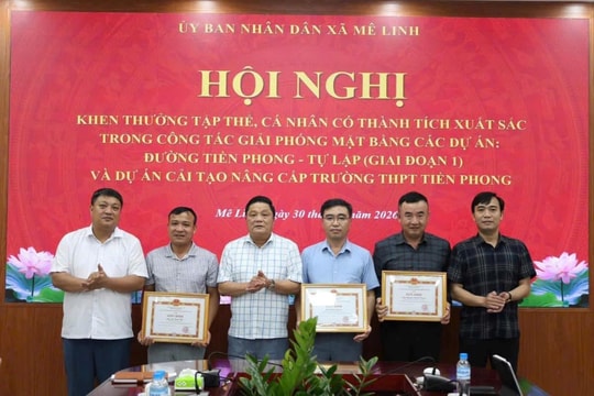 Xã Mê Linh khen thưởng các cá nhân có thành tích xuất sắc trong công tác giải phóng mặt bằng