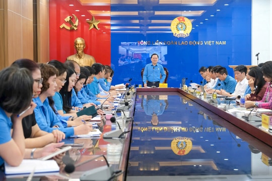 Nâng cao hiệu quả tuyên truyền, giáo dục chính trị tư tưởng và pháp luật cho công nhân
