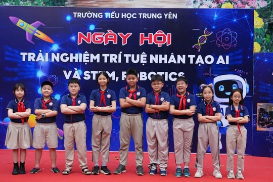Phường Yên Hòa: Học sinh Tiểu học Trung Yên hào hứng trải nghiệm AI, STEM và Robotics