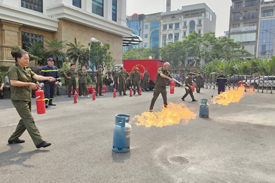 Cầu Giấy: Nâng cao nghiệp vụ phòng cháy cho lực lượng an ninh trật tự cơ sở