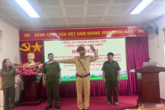 Công an xã Hát Môn tập huấn kỹ năng điều khiển, phân luồng giao thông cho lực lượng an ninh cơ sở