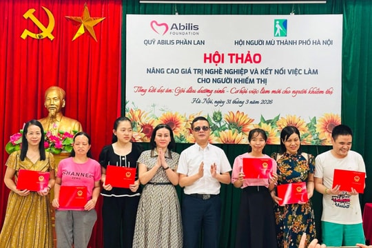 Tạo sinh kế bền vững cho người khiếm thị