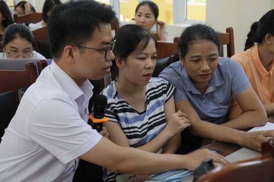 Thầy giáo trẻ mở lớp dạy công nghệ miễn phí cho người lớn tuổi tại Hà Nội
