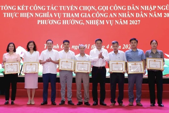 Thanh Oai: Khen thưởng 20 tập thể, cá nhân trong công tác tuyển chọn, gọi công dân nhập ngũ