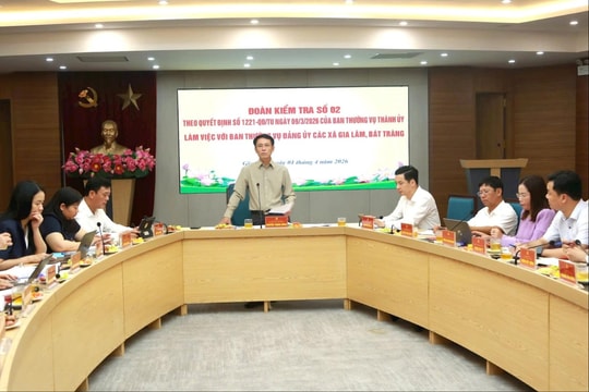 Phó Bí thư Thường trực Thành ủy Nguyễn Trọng Đông làm việc với Ban Thường vụ Đảng ủy các xã Gia Lâm và Bát Tràng