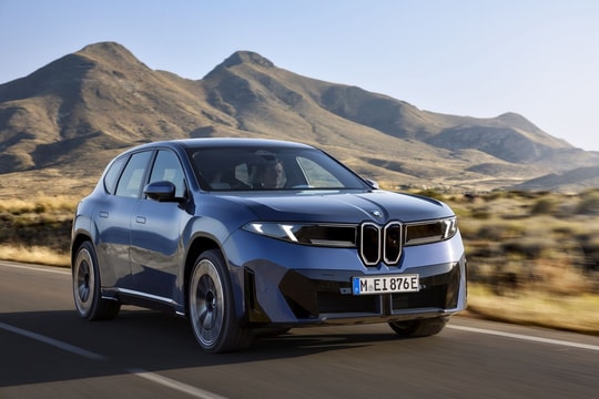 BMW iX3 trở thành "Xe của năm" trên toàn cầu
