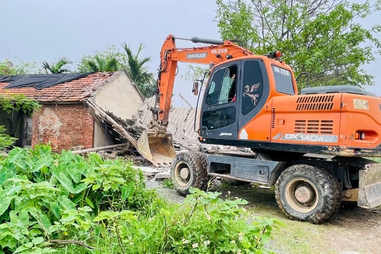 Cưỡng chế thu hồi đất dự án Cụm công nghiệp làng nghề Hữu Bằng