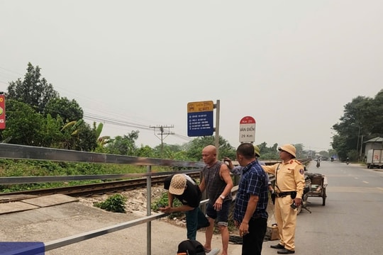 Xã Đại Xuyên quyết tâm xóa bỏ lối đi tự mở qua đường sắt, bảo đảm an toàn giao thông