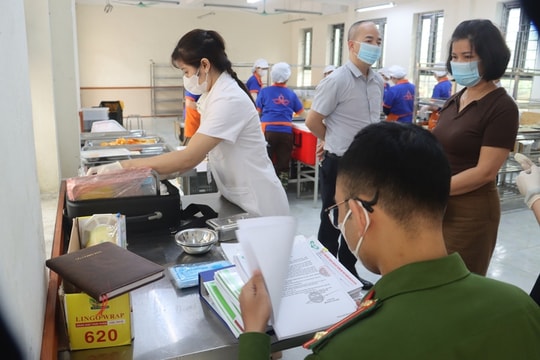 Xã Đại Xuyên tăng cường kiểm tra an toàn thực phẩm tại bếp ăn tập thể