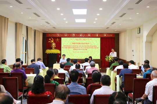 Thường trực Đảng ủy phường Cửa Nam giao ban với bí thư chi bộ, tổ trưởng tổ dân phố tháng 1-2026