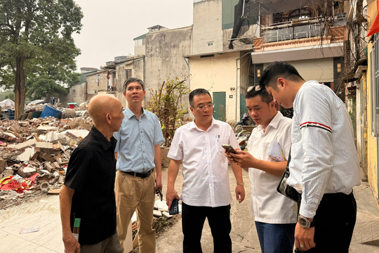 Lãnh đạo phường Khương Đình gặp gỡ, vận động nhân dân bàn giao mặt bằng dự án Vành đai 2,5