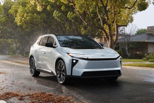 Xe điện Toyota đánh bại Ford ngay trên sân nhà