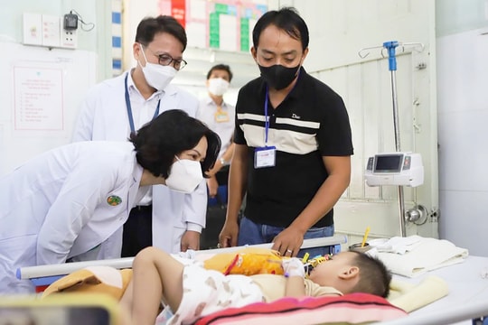 Bệnh tay chân miệng tăng mạnh: Cảnh báo nguy cơ từ biến thể mới