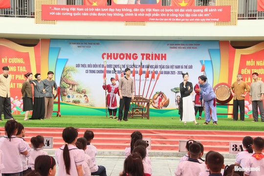 Học sinh xã Vĩnh Thanh thích thú trải nghiệm sân khấu hóa tác phẩm văn học