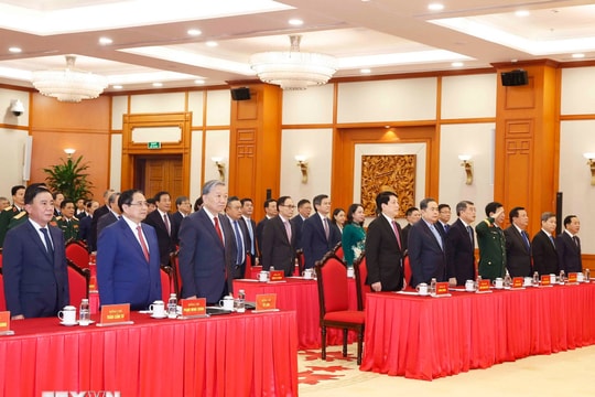 Lễ trao tặng Huân chương cao quý cho các đồng chí lãnh đạo Đảng, Nhà nước và cán bộ cấp cao