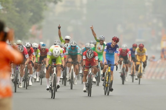 Giải đua xe đạp toàn quốc Cúp Truyền hình TP Hồ Chí Minh 2026: Ngoại binh Nga thắng chặng, thâu tóm áo vàng