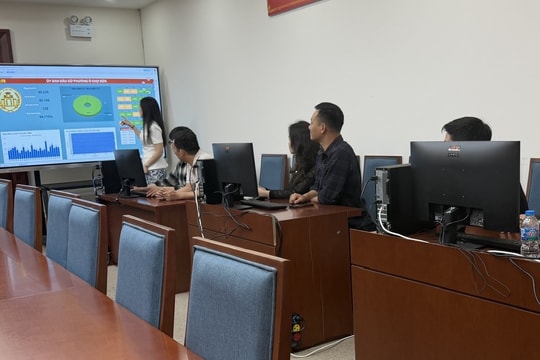 Phường Ô Chợ Dừa đẩy mạnh chuyển đổi số, nâng cao chất lượng phục vụ nhân dân
