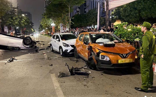 Khởi tố tài xế Lexus gây tai nạn liên hoàn trên phố Trung Kính