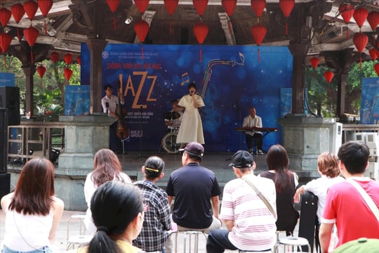 Kể chuyện Hà Nội bằng những giai điệu lãng mạn