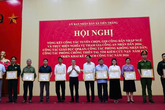 Tiến Thắng: Khen thưởng trong công tác tuyển quân, giáo dục quốc phòng và an ninh