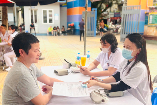 Phường Kim Liên khám sức khỏe miễn phí cho hơn 600 người dân
