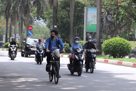 Hà Nội oi nóng, mưa dông về chiều tối và đêm