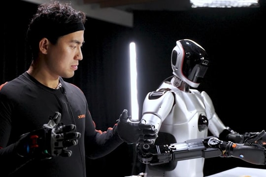 Nghề mới trong kỷ nguyên AI: Con người “diễn” cuộc sống để dạy robot