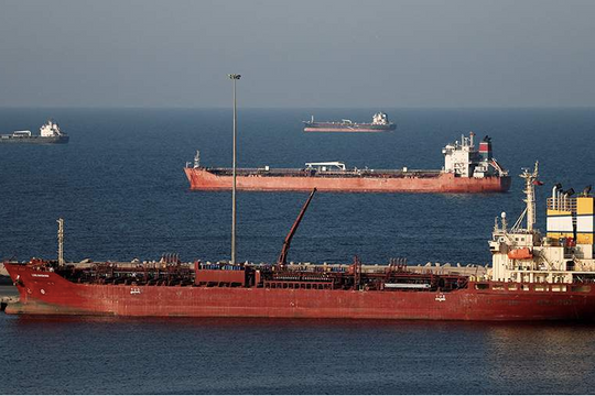Mở lại tuyến vận tải biển qua Eo biển Hormuz là ưu tiên hàng đầu của Mỹ