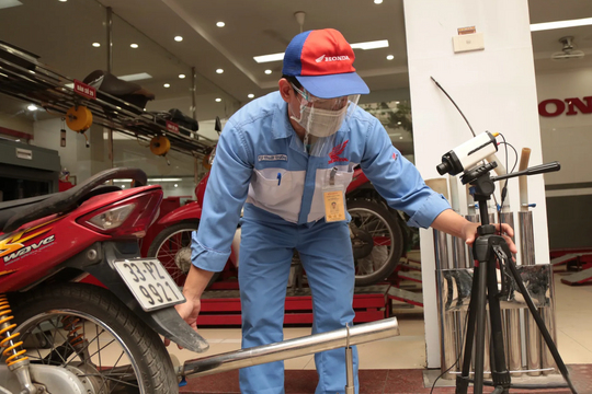 Từ 1-1-2028, mô tô, xe gắn máy tham gia giao thông trên địa bàn Hà Nội và TPHCM phải đáp ứng khí thải từ mức 2 trở lên