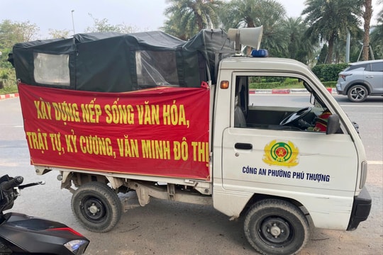Phường Phú Thượng ra quân lập lại trật tự trên tuyến đường 40m Nam Thăng Long