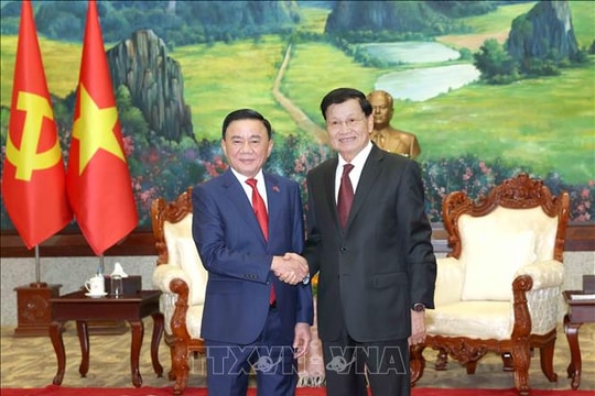 Thường trực Ban Bí thư Trần Cẩm Tú hội kiến Chủ tịch nước Lào Thongloun Sisoulith