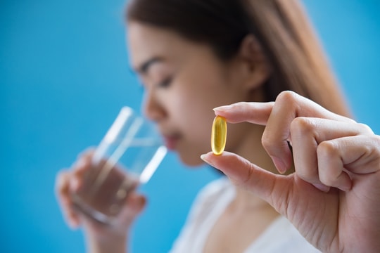 Cảnh báo nguy cơ từ thói quen uống vitamin mỗi ngày