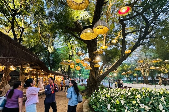 “Vườn Ánh sáng” thắp sáng di sản tại Văn Miếu – Quốc Tử Giám