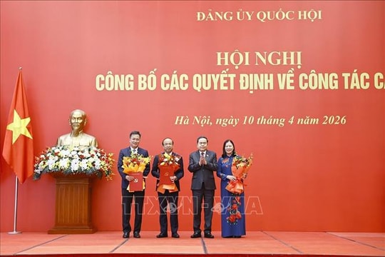 Chủ tịch Quốc hội Trần Thanh Mẫn trao quyết định chỉ định Bí thư Đảng ủy 3 cơ quan của Quốc hội