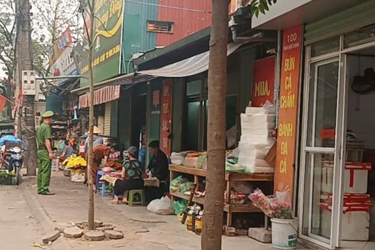 Cầu Giấy: Quyết liệt dẹp chợ “cóc” ngõ 90 Hoa Bằng