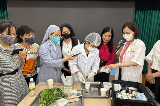 Phường Cửa Nam tăng cường quản lý bếp ăn tập thể và thức ăn đường phố