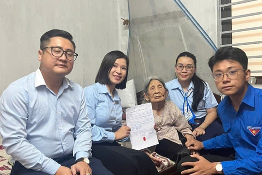 Khi "bàn làm việc" đến tận nhà dân: Hành động nhỏ, ý nghĩa lớn