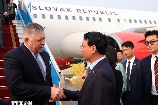 Thủ tướng Cộng hòa Slovakia đến Hà Nội, bắt đầu thăm chính thức Việt Nam