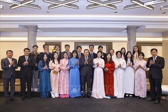 Chủ tịch Quốc hội gặp Hội sinh viên và lưu học sinh tiêu biểu của Việt Nam tại Italy