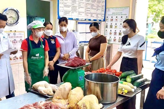 Xã Nam Phù: Siết chặt an toàn thực phẩm trong trường học