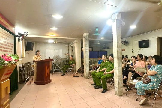 Tuyên truyền pháp luật, ký cam kết với các hộ kinh doanh “cà phê đường tàu”